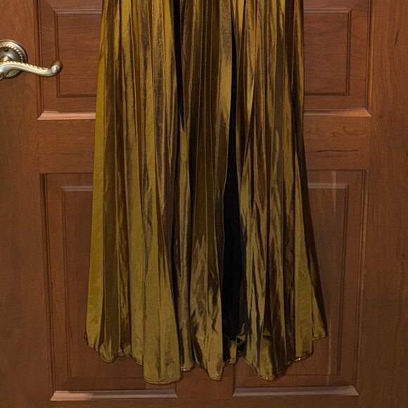 Metallic gold gown - Picture 2 of 2